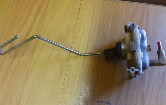 Volkswagen PASSAT B3 Fuel tank cap lock 357862153A