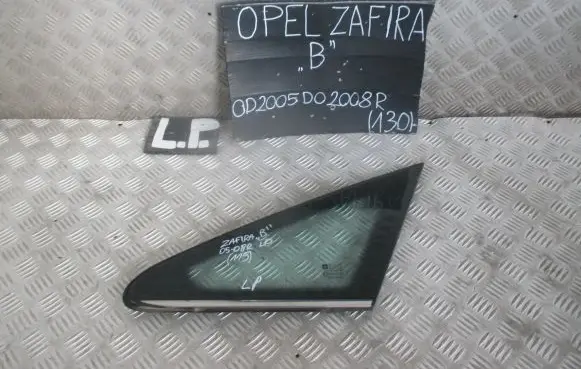 Opel Zafira B Front triangle window/glass 
