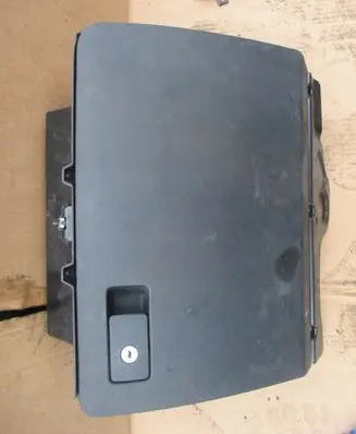 Volkswagen PASSAT B6 Glove box
