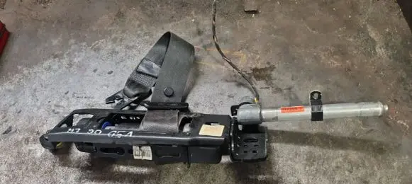 Volvo V50 Front seatbelt 30661738