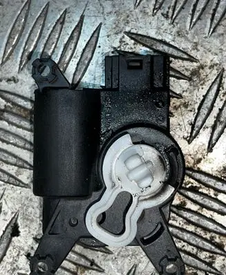 Renault Master III Air flap motor/actuator SW1SSMADE T126 1080050