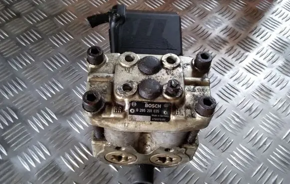 Nissan Primera ABS Pump 0265201035 4760070J00