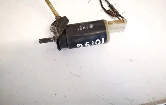 Volkswagen Golf II Windscreen/windshield washer pump