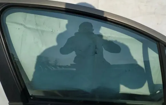 Citroen C3 Front door window glass four-door