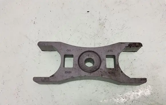 Opel Insignia B Fuel Injector clamp holder 04L216
