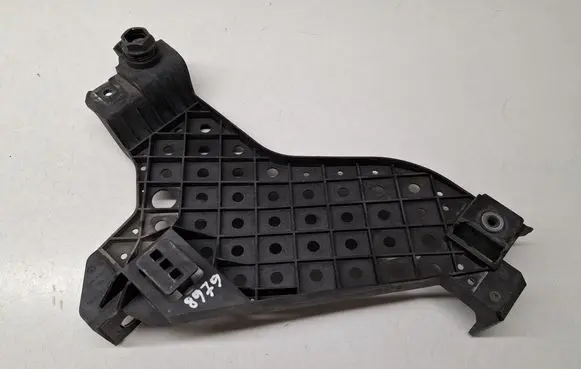 Audi Q3 8U Headlight/headlamp mounting bracket 70802
