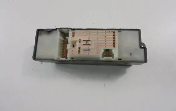 Nissan X-Trail T30 Electric window control switch