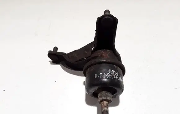 Lexus RX 300 Engine mount bracket
