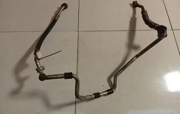 Volkswagen PASSAT B6 Air conditioning (A/C) pipe/hose 