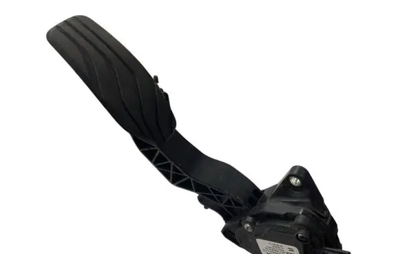 Accelerator throttle pedal