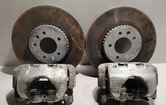 Land Rover Defender Brake discs and calipers set 16D35300 8C335303