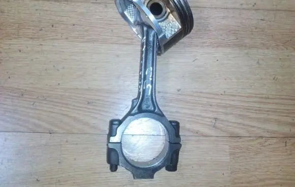 Chrysler Voyager Piston with connecting rod 4654355