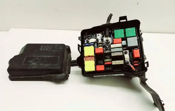 Peugeot 208 Fuse box set 9672125080 453067301