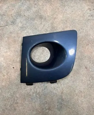 Subaru Impreza II Front fog light trim/grill