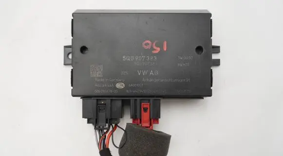 Volkswagen PASSAT B7 Tow bar trailer control unit/module 5Q0907383