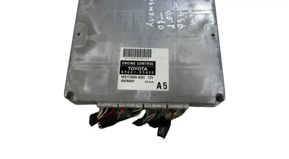 Toyota Avensis T250 Engine control unit/module 8966105A50 1758008301 MB1758008301