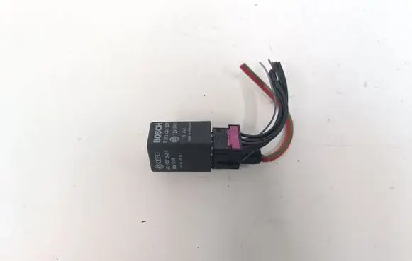Audi A8 S8 D3 4E Glow plug pre-heat relay 0281003029