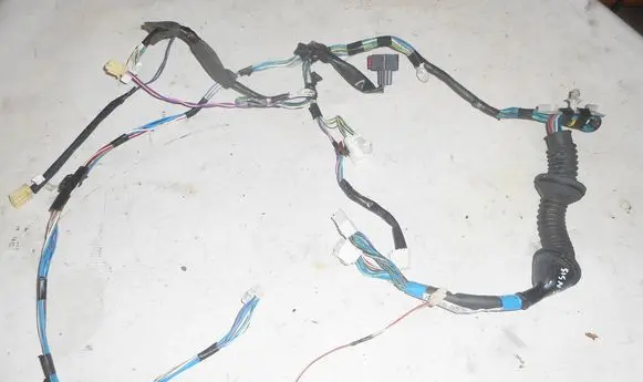 Toyota Avensis T250 Front door wiring loom 8215105570