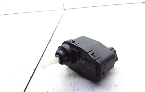 Volkswagen Golf III Headlight level adjustment motor 1H0941295A 0307851347