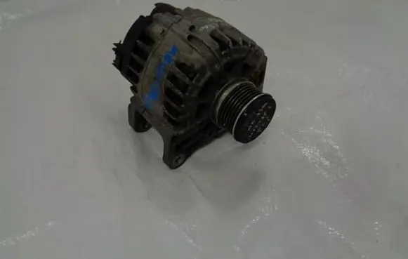Renault Clio IV Generator/alternator 231001318R