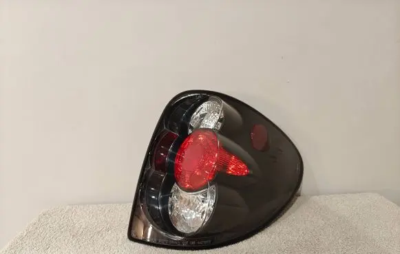 Chrysler Grand Voyager IV Rear/tail lights SK3710