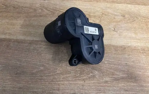 Jaguar F-Pace Rear brake caliper HK722K327AB