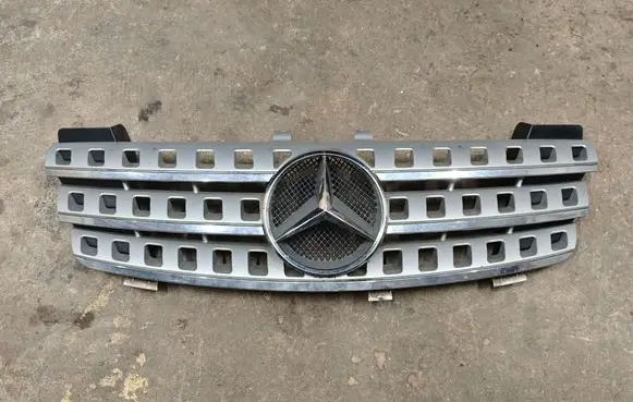 Mercedes-Benz ML W164 Front bumper upper radiator grill A1648880141