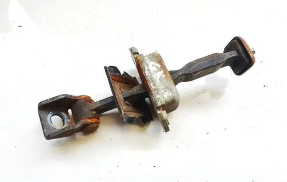 Skoda Octavia Mk2 (1Z) Rear door check strap stopper
