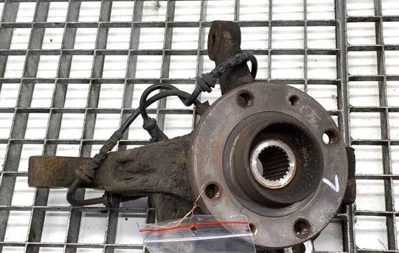 Renault Clio III Front wheel hub spindle knuckle 