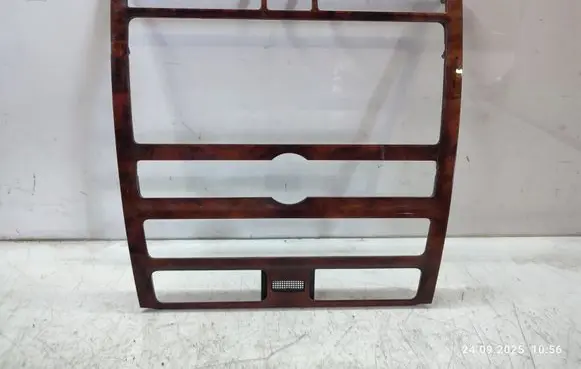 Radio/GPS head unit trim