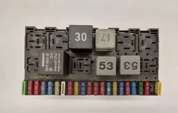 Volkswagen Golf I Fuse box set 357937039
