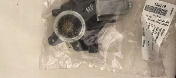 Volvo XC70 Front door window regulator motor 30699646 817064