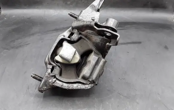 Skoda Fabia Mk1 (6Y) Engine mount bracket NOCODE