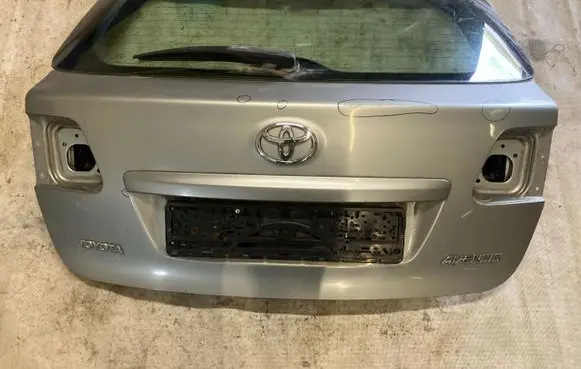 Toyota Avensis T270 Tailgate/trunk/boot lid