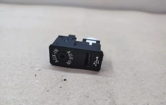 Mini One - Cooper Coupe R56 AUX in-socket connector 9229246