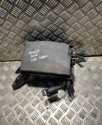 Toyota Auris E180 Fuse box set