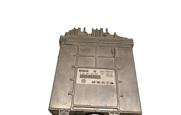 Volkswagen PASSAT B5 Engine control unit/module 0281001555 028906021DT 28SA3095