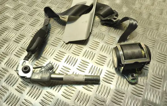 Opel Corsa E Front seatbelt 607707500H 160229