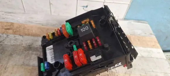 Volkswagen Golf VI Fuse box set 1K0937125D 017183073
