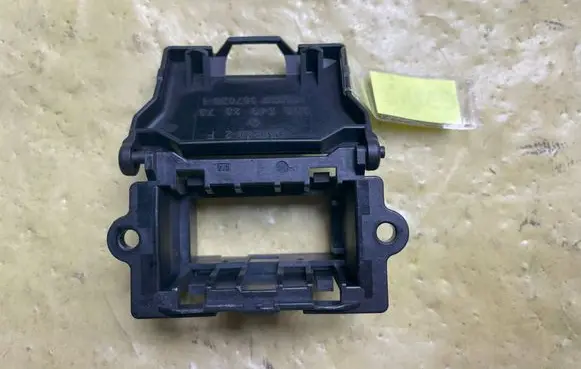 Mercedes-Benz C W204 Dashboard lower bottom trim panel A2025402373 2025402373
