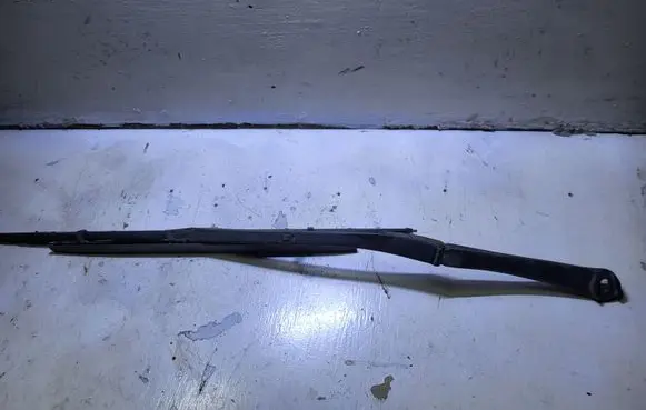 BMW 5 E39 Front wiper blade arm 8209879 102079