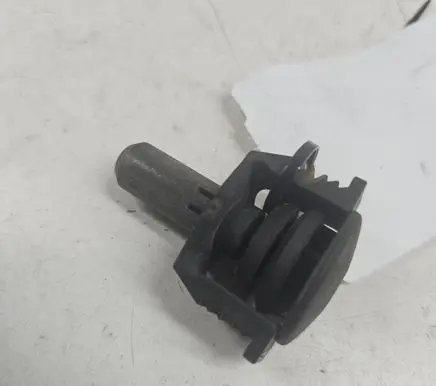 Mercedes-Benz C W203 Radiator mount bracket A2035040059