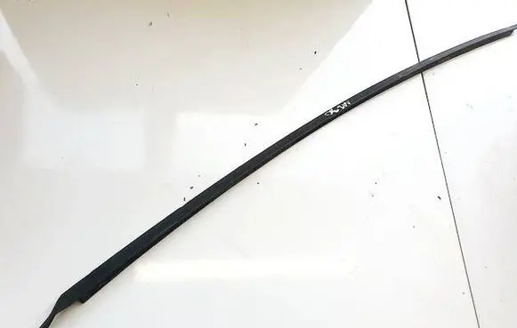 Skoda Superb B5 (3U) Front door glass trim molding 3B0854328