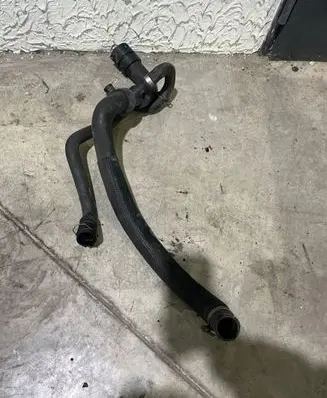 Volvo XC60 Engine coolant pipe/hose 31338184