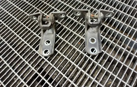 Mitsubishi ASX Front door hinge set 