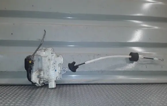 Audi A6 S6 C6 4F Front door lock 4F1837016
