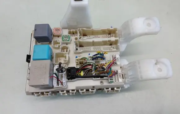 Toyota Prius (NHW20) Fuse module 4A140413 309010056