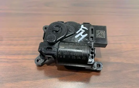 Cupra Formentor Air flap motor/actuator 5WA907511B