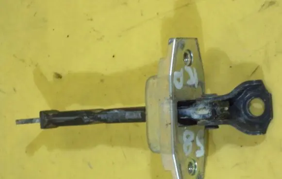 Toyota RAV 4 (XA30) Front door check strap stopper 133KM