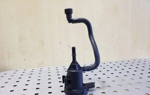 Mercedes-Benz GLC X253 C253 Valve A0014760532